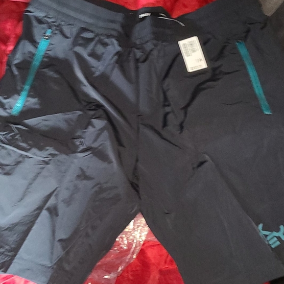 BNWT Oakley iridium shorts xl - Picture 4 of 4